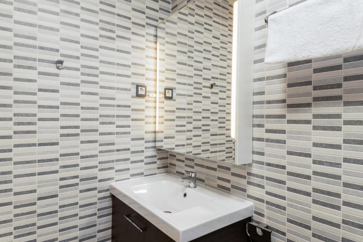 -malagasunapts- Modern Citycentre Pool&parking *